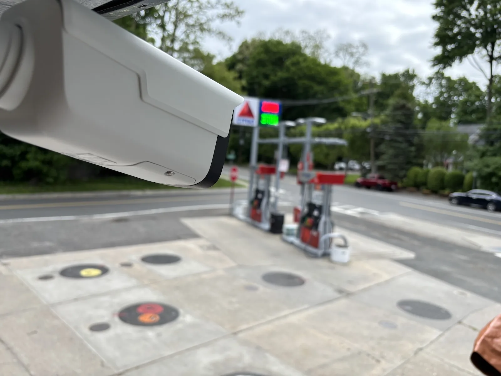 4K security camera system installed at an auto shop using Synology NVR for continuous surveillance.